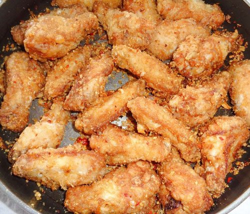 Tiết Lộ 7 Bí Quyết Cách Chiên Cánh Gà Cháy Tỏi Giòn Thơm Lừng Chuẩn Vị Gu Bình Dân 