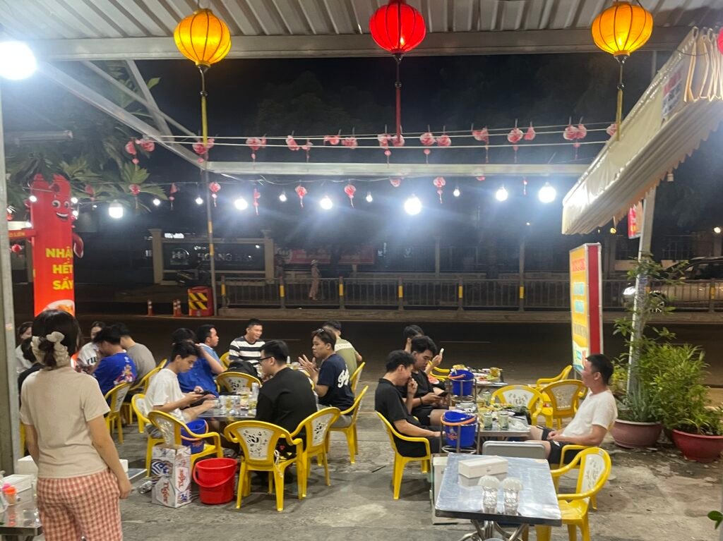 Quán nhậu Tây Thạnh - Gu Bình Dân 99 tây Thạnh, quán nhậu phong cách vỉa hè Sài Gòn