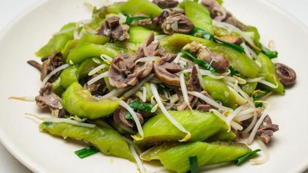 Sức Hấp Dẫn Khó Cưỡng Của Lòng Mề Gà Xào Mướp Tại Sài Thành