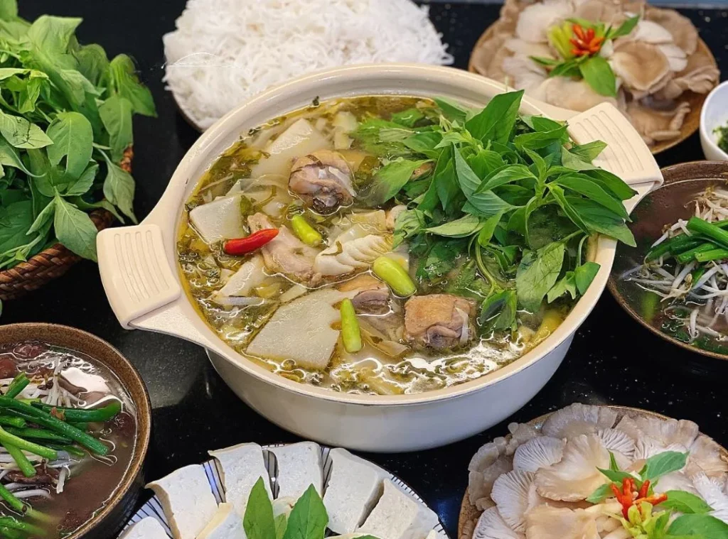 Nguồn Gốc Thú Vị Phía Sau Nồi Lẩu Gà Ta Lá É Trứ Danh