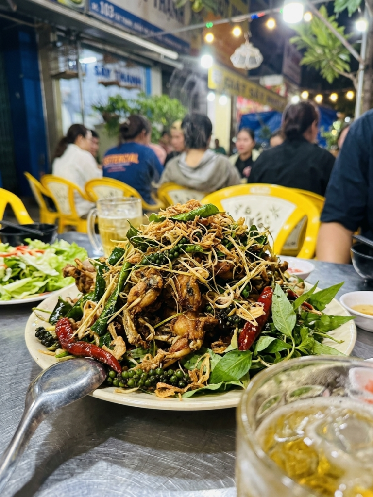 Ếch Đìa Lủi Lùm tại GU Bình Dân